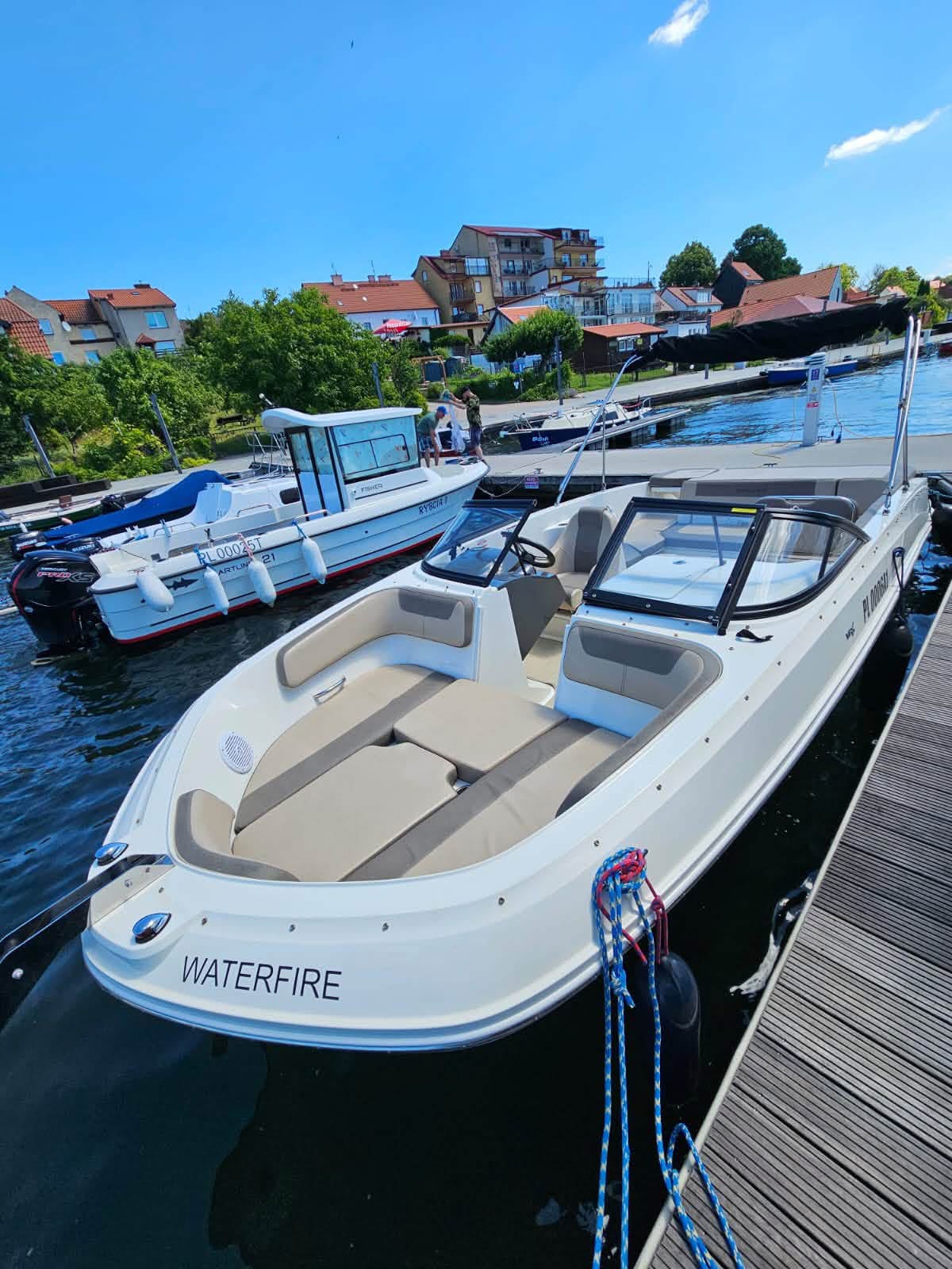 Bayliner VR6 — pokład i miejsca dla pasażerów